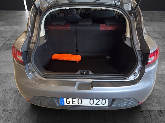 Renault Clio 10 of 22