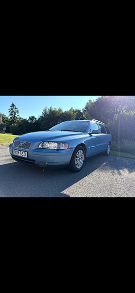 Volvo V70 2 of 5