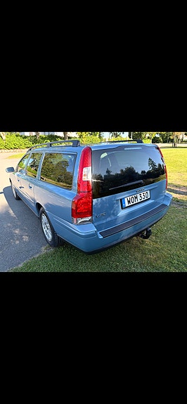 Volvo V70 3 of 5