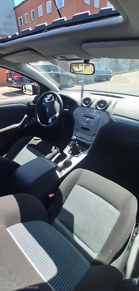 Ford Mondeo 13 of 16