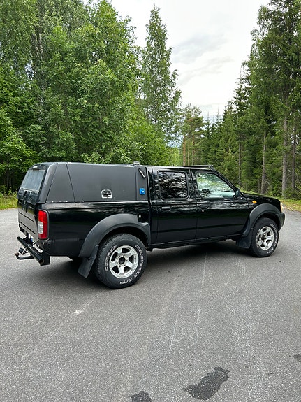 Nissan Navara 2 of 3