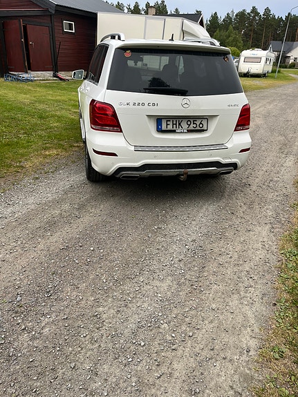 Mercedes-Benz GLK220 3 of 5