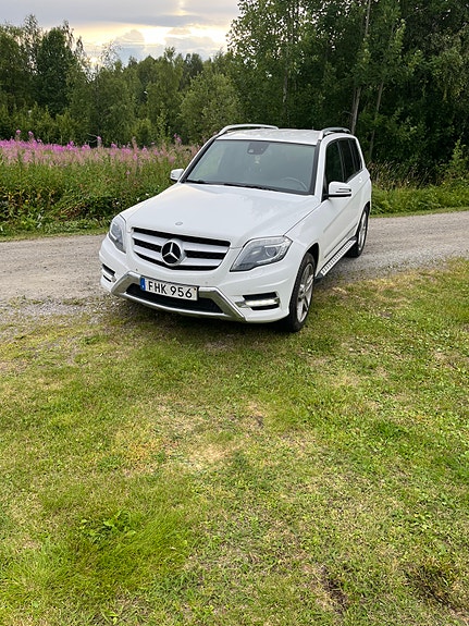 Mercedes-Benz GLK220 2 of 5