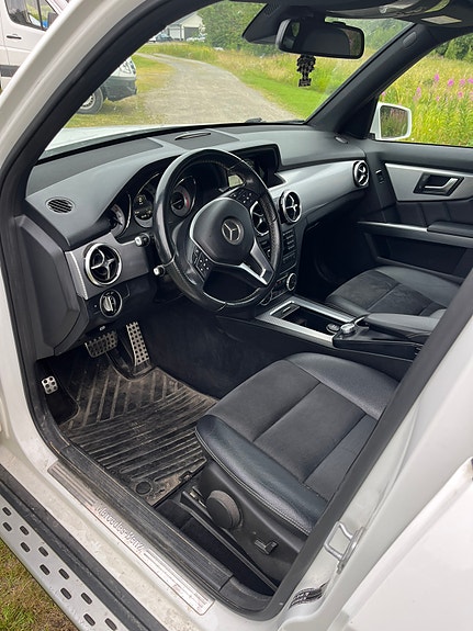 Mercedes-Benz GLK220 4 of 5