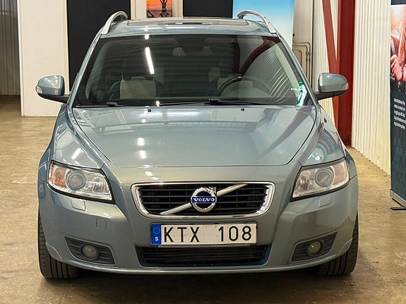 Volvo V50 3 of 21