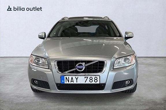 Volvo V70 3 of 5