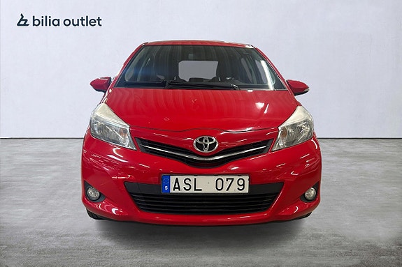 Toyota Yaris 3 of 5