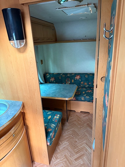 Adria Adria unica B 562UK 5 of 9
