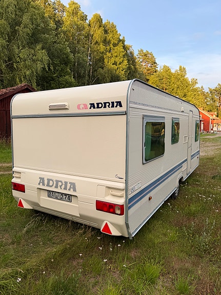 Adria Adria unica B 562UK 4 of 9