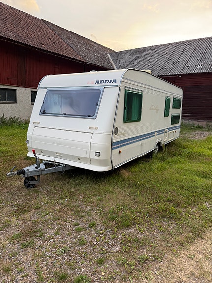 Adria Adria unica B 562UK 2 of 9