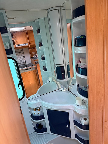 Adria Adria unica B 562UK 9 of 9