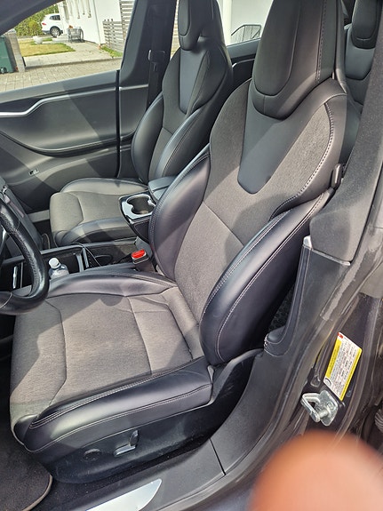 Tesla Model S 2 of 2