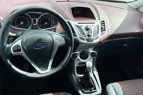 Ford Fiesta 7 of 9