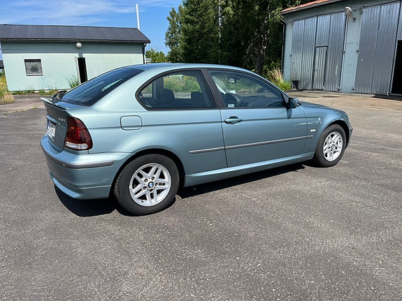 BMW 316Ti 2 of 5