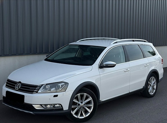 Volkswagen Passat Alltrack 2 of 5