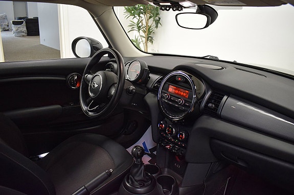 MINI Cooper 9 of 18
