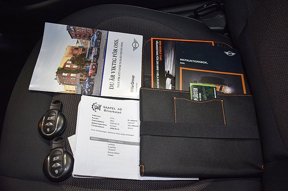MINI Cooper 14 of 18