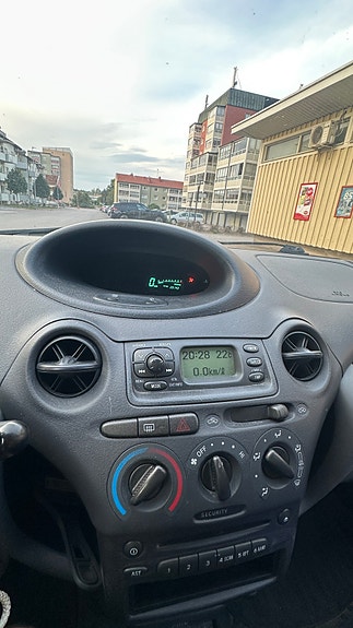 Toyota Yaris 5 of 5