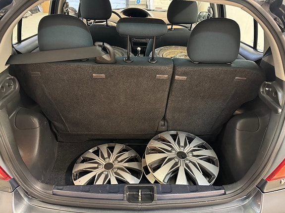Toyota Yaris 17 of 17