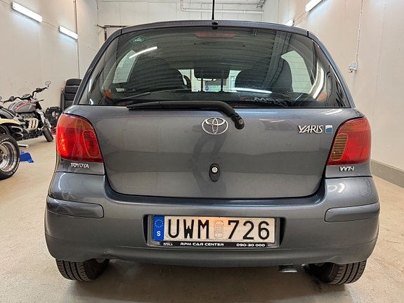 Toyota Yaris 8 of 17