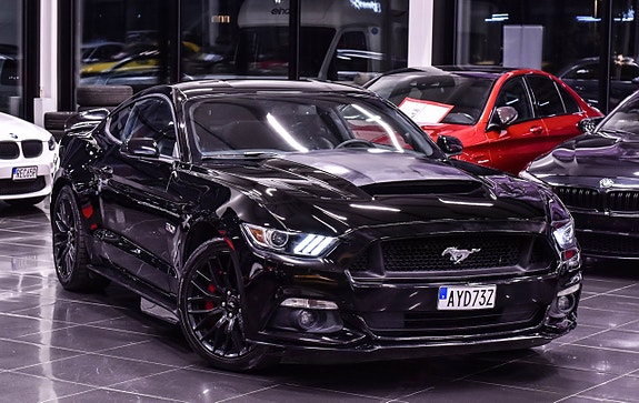 Ford Mustang 2 of 5