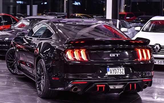Ford Mustang 4 of 5