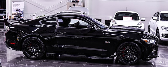 Ford Mustang 3 of 5