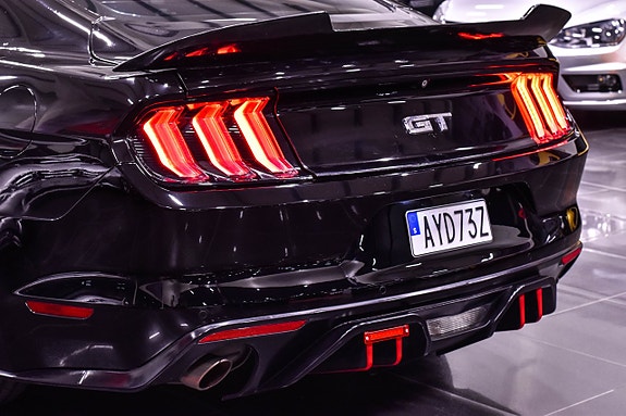 Ford Mustang 13 of 22