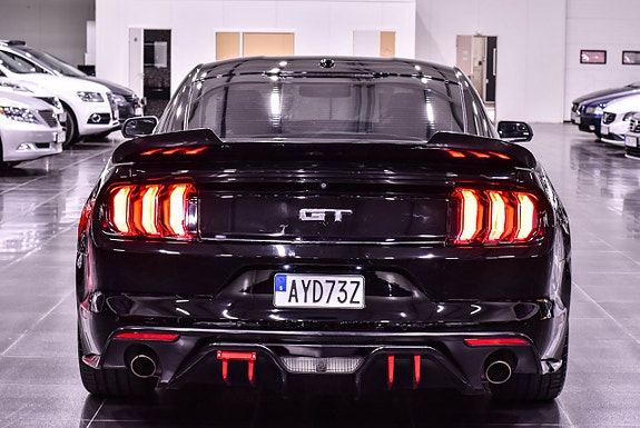 Ford Mustang 11 of 22