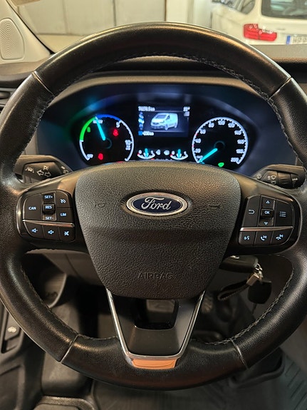 Ford Transit Custom 9 of 18