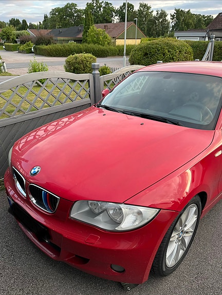 BMW 120i 2 of 5