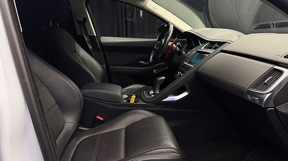 Jaguar E-PACE 15 of 30