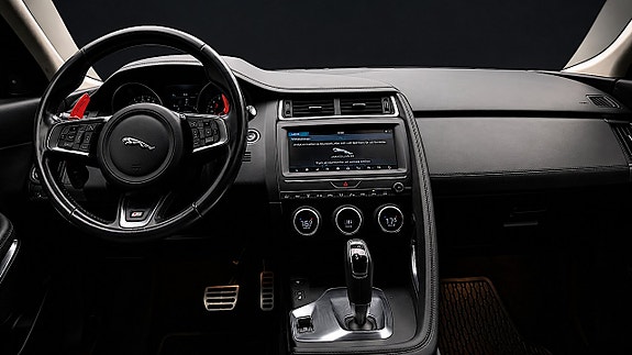 Jaguar E-PACE 13 of 30