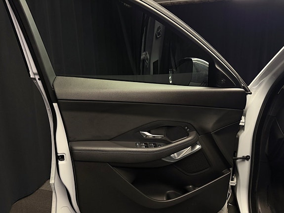 Jaguar E-PACE 11 of 30