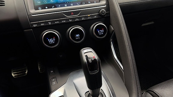 Jaguar E-PACE 26 of 30