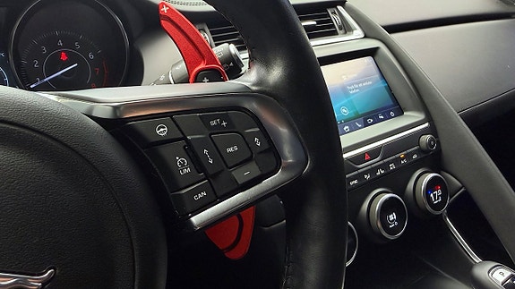 Jaguar E-PACE 24 of 30
