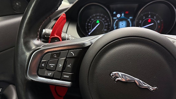 Jaguar E-PACE 22 of 30