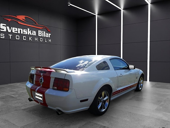 Ford Mustang 9 of 12