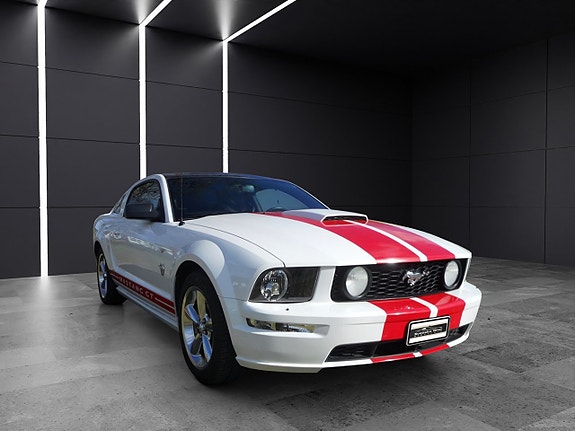 Ford Mustang 4 of 12