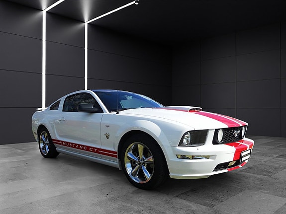Ford Mustang 6 of 12