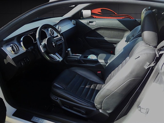 Ford Mustang 10 of 12