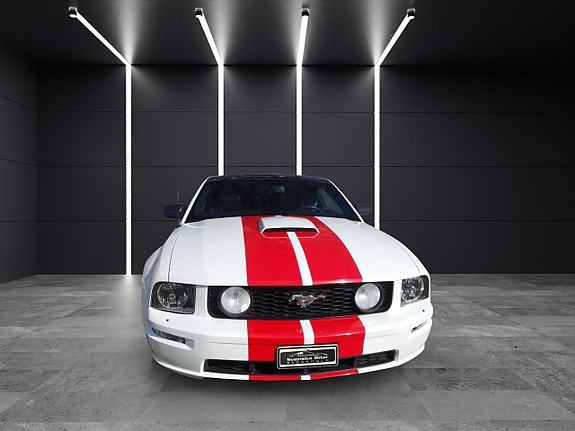 Ford Mustang 3 of 12