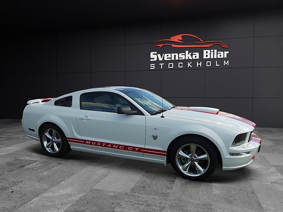 Ford Mustang 5 of 12
