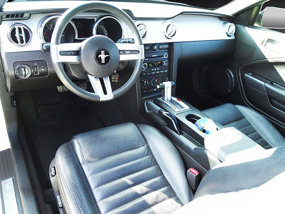 Ford Mustang 11 of 12