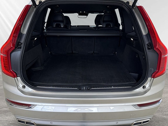 Volvo XC90 8 of 26