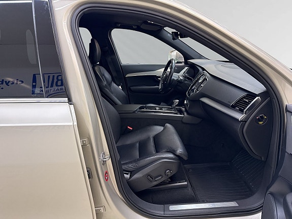 Volvo XC90 9 of 26
