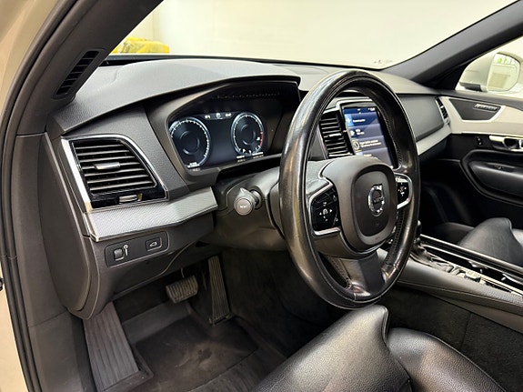 Volvo XC90 12 of 26