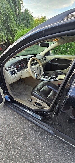 Volvo XC70 3 of 6