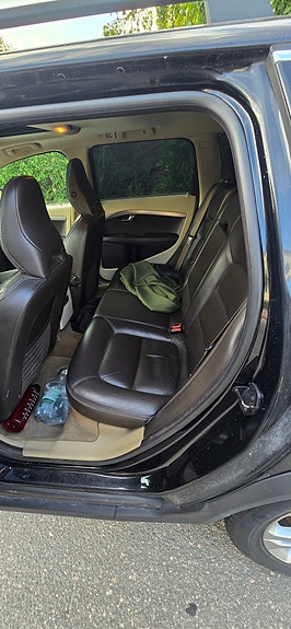Volvo XC70 4 of 6