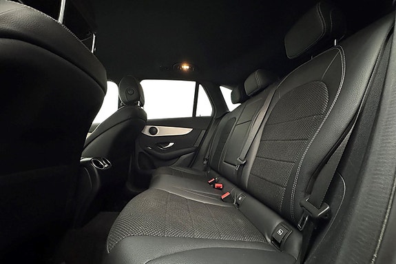 Mercedes-Benz GLC300 de 14 of 30
